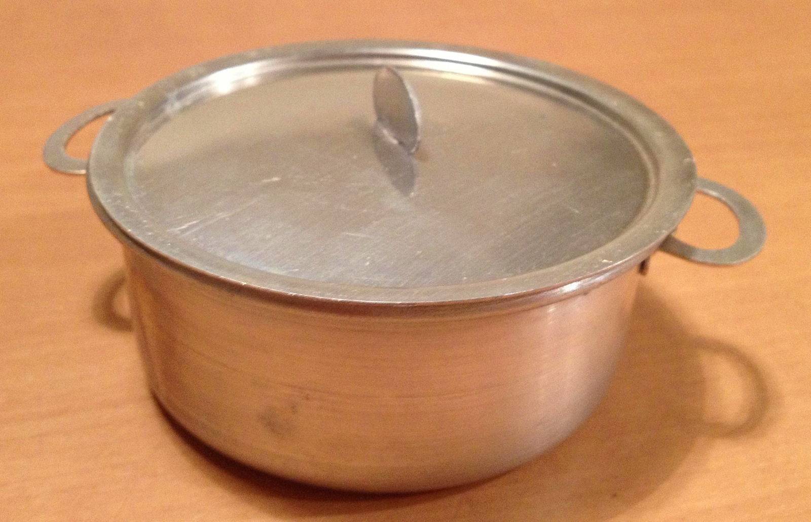 Vends marmite de dinette - années 60