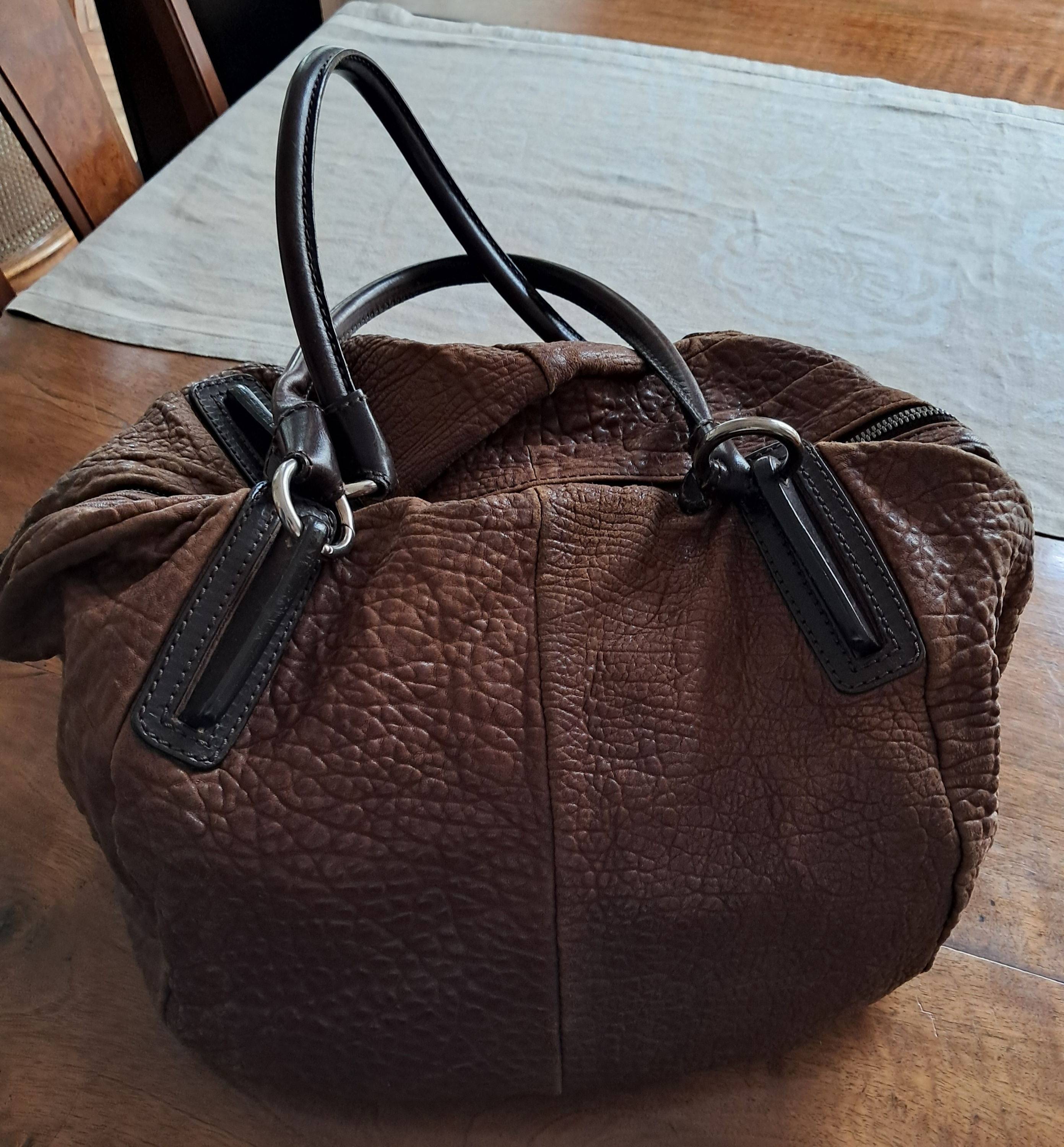 Vends sac en cuir italien marron Question de peaux