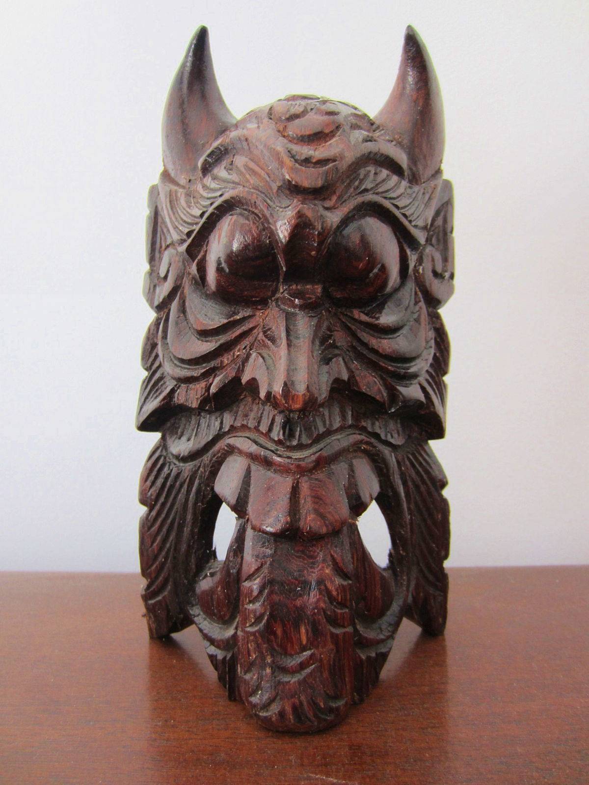 Un masque asiatique (bois)