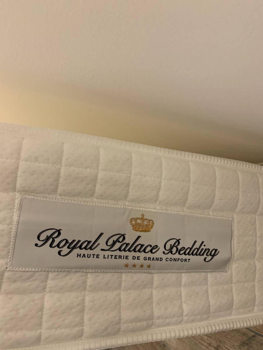 AV 2 matelas Royal Palace Bedding 90X200 très bon état on Gens de Confiance