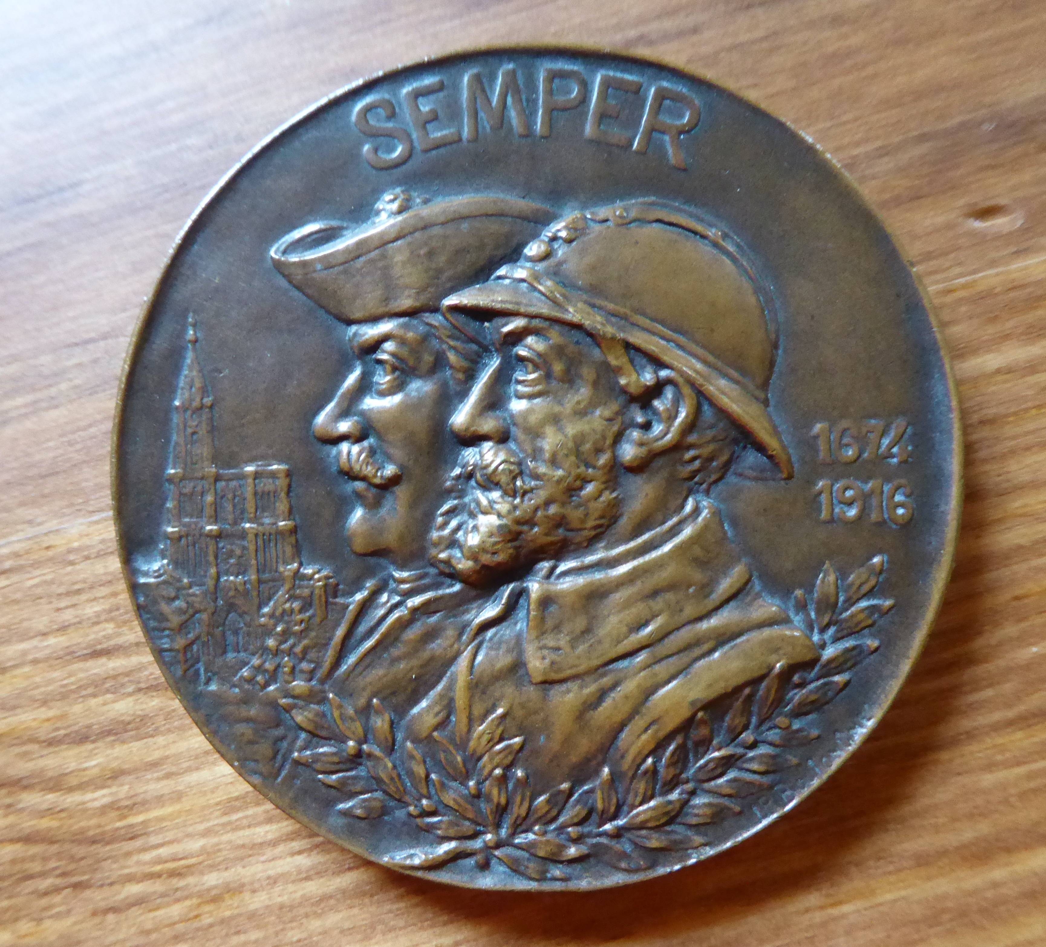 Médaille en Bronze célébrant la reconquête de l’Alsace par Turenne 1674 et la bataille de Verdun en 1916