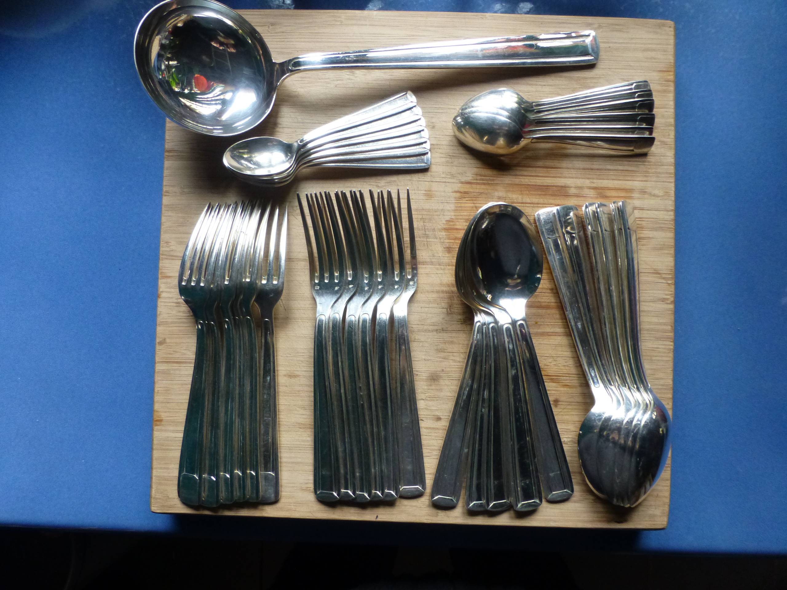 Ménagère métal argenté, Art déco en coffret d’origine et complète