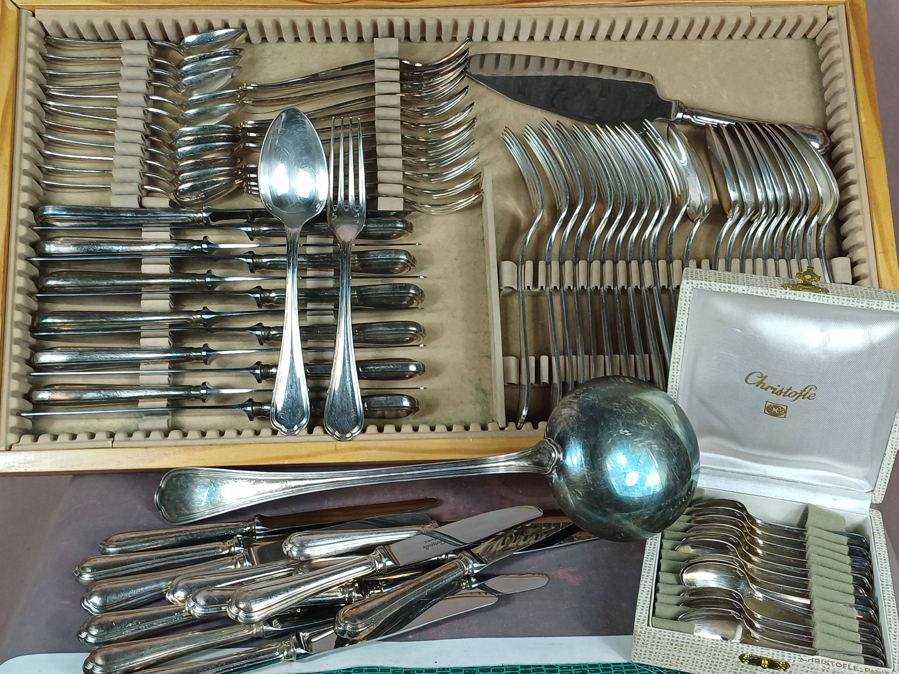Ménagère modèle Spatours Christofle 86 pièces métal argenté