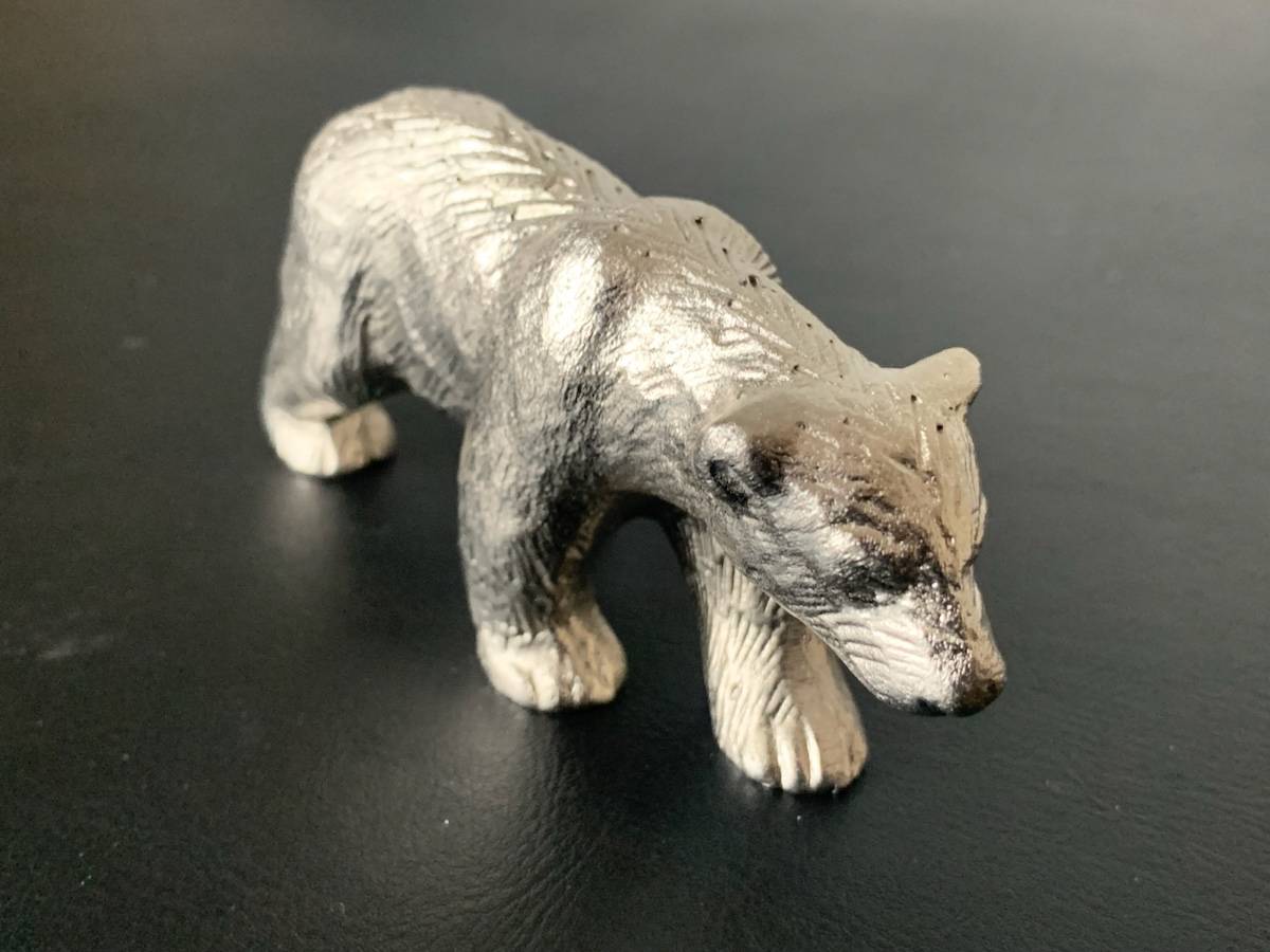 Trés joli ours 🐻 en métal argenté