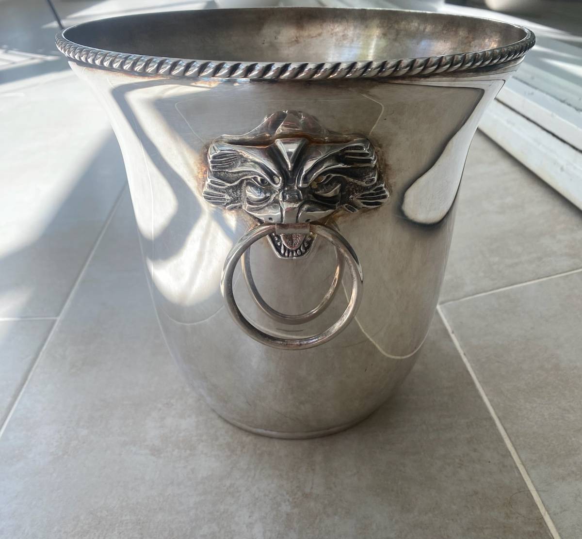 Seau en métal argenté