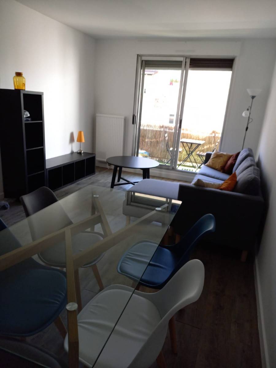Loue appartement 73m² meublé calme au cœur de Saint-Étienne avec grand balcon, garage et cave
