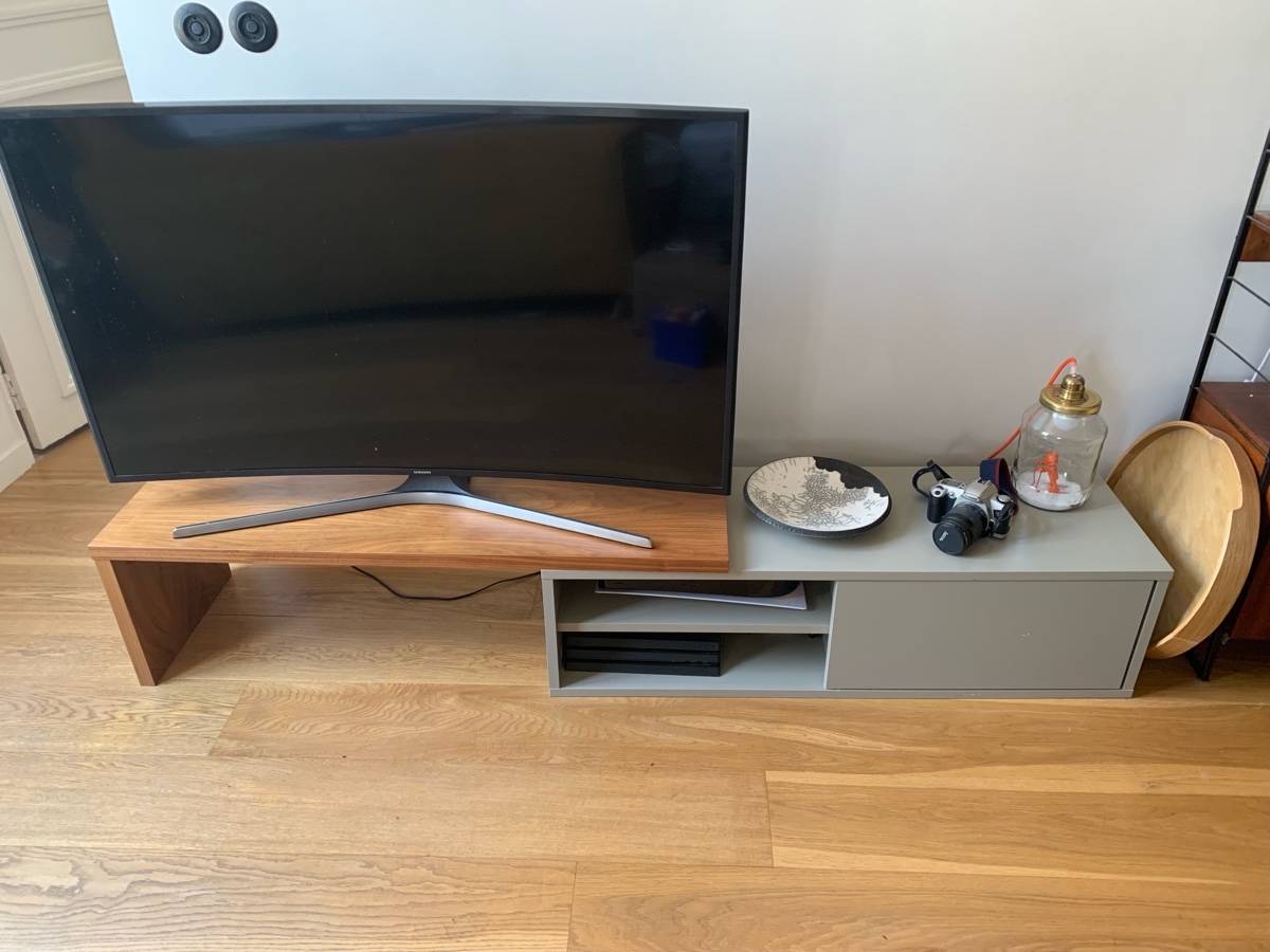 Meuble TV design Raum en chêne massif - Personnalisable Szyszka Design