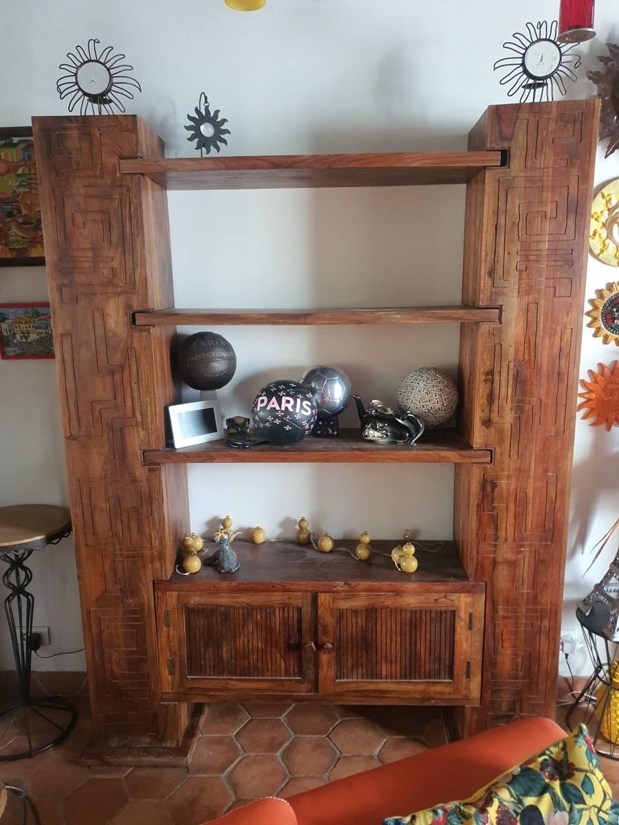 Meuble indonésien hauteur 2m12 longueur 1m70 profondeur 28 cm