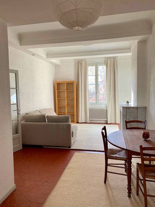 Loue appartement meublé T2 lumineux de 45m², centre-ville d’Aix-en-Provence (13)