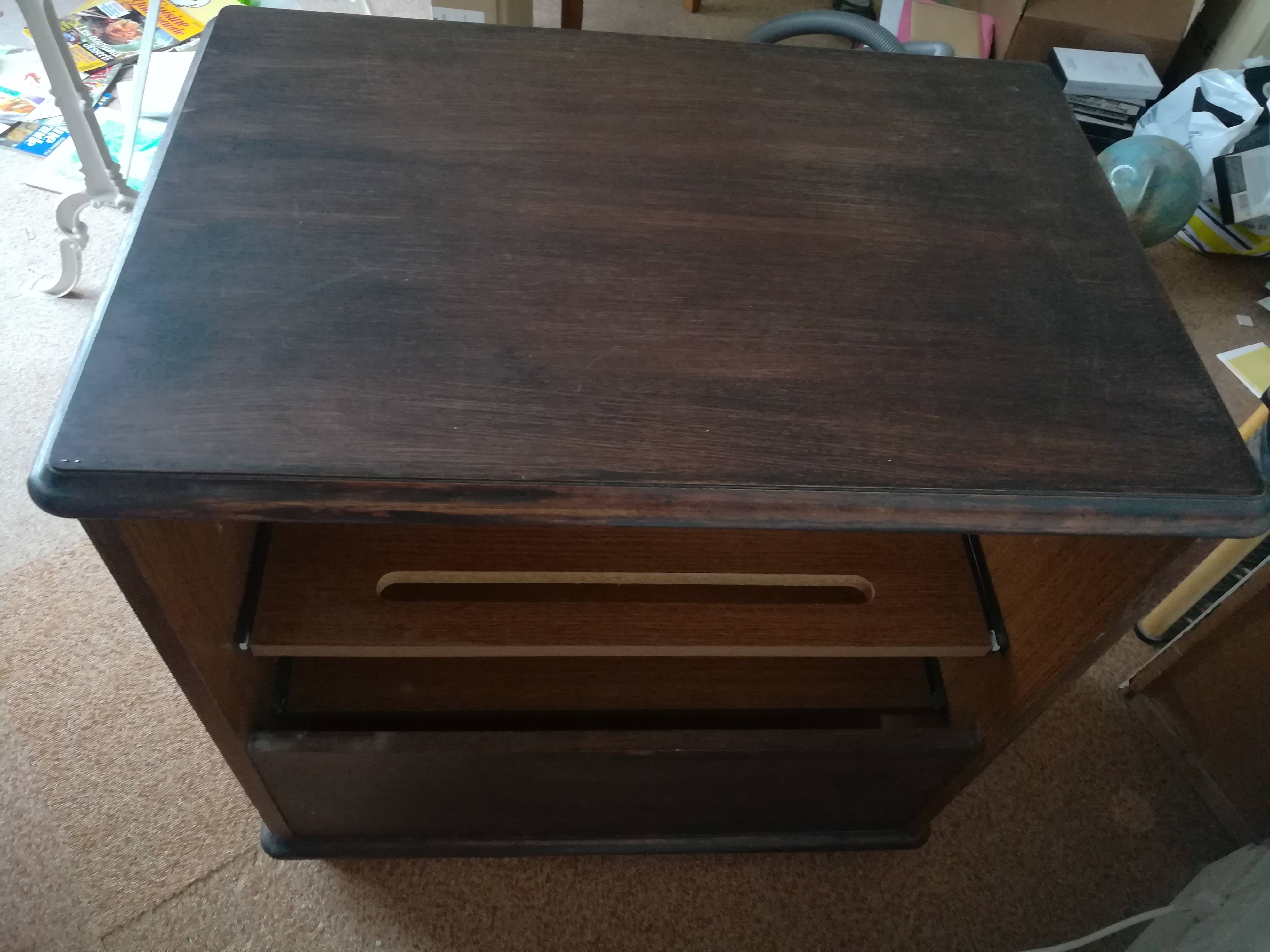 Meuble télé avec planches coulissantes