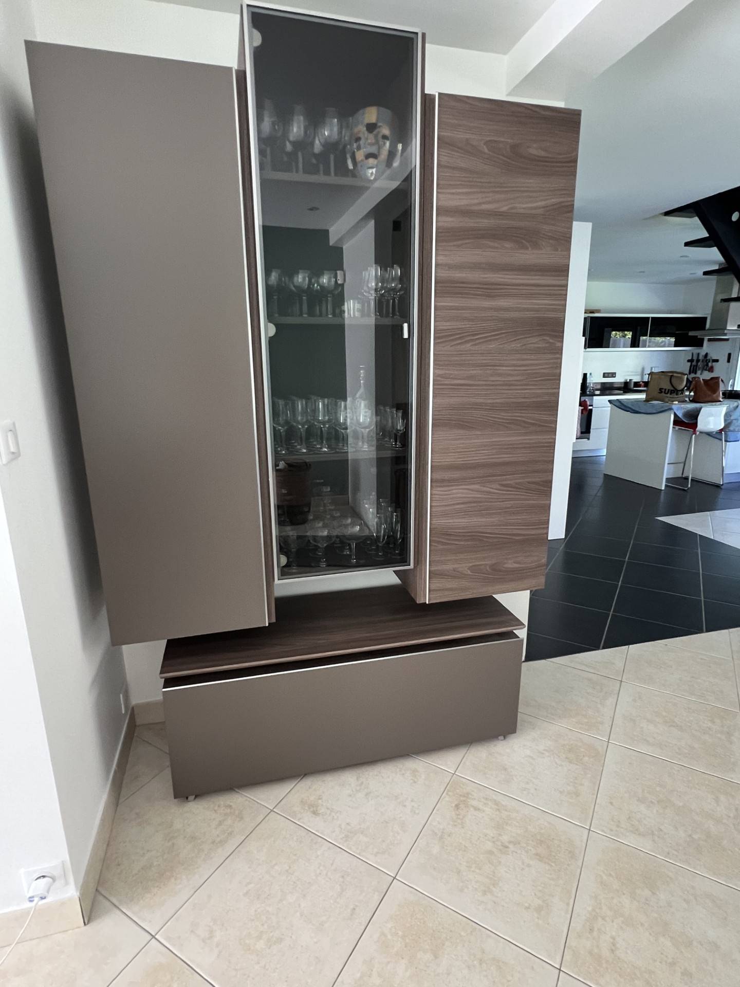 Vends meuble 3 portes suspendus à récupérer sur place