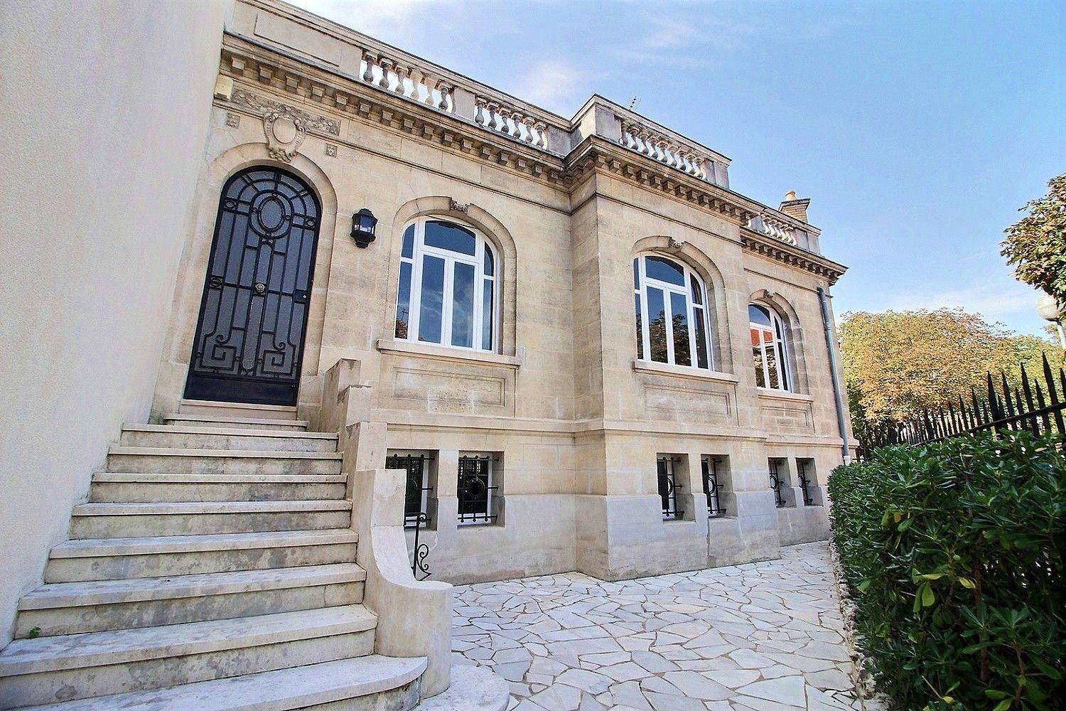 Loue Meublé de prestige, 2 chambres, 100m² - Bordeaux (33000)