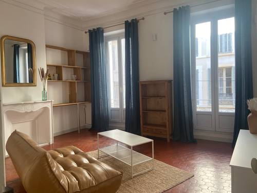 Loue Meublé traversant haute ville Toulon - 2 chambres, 80m²