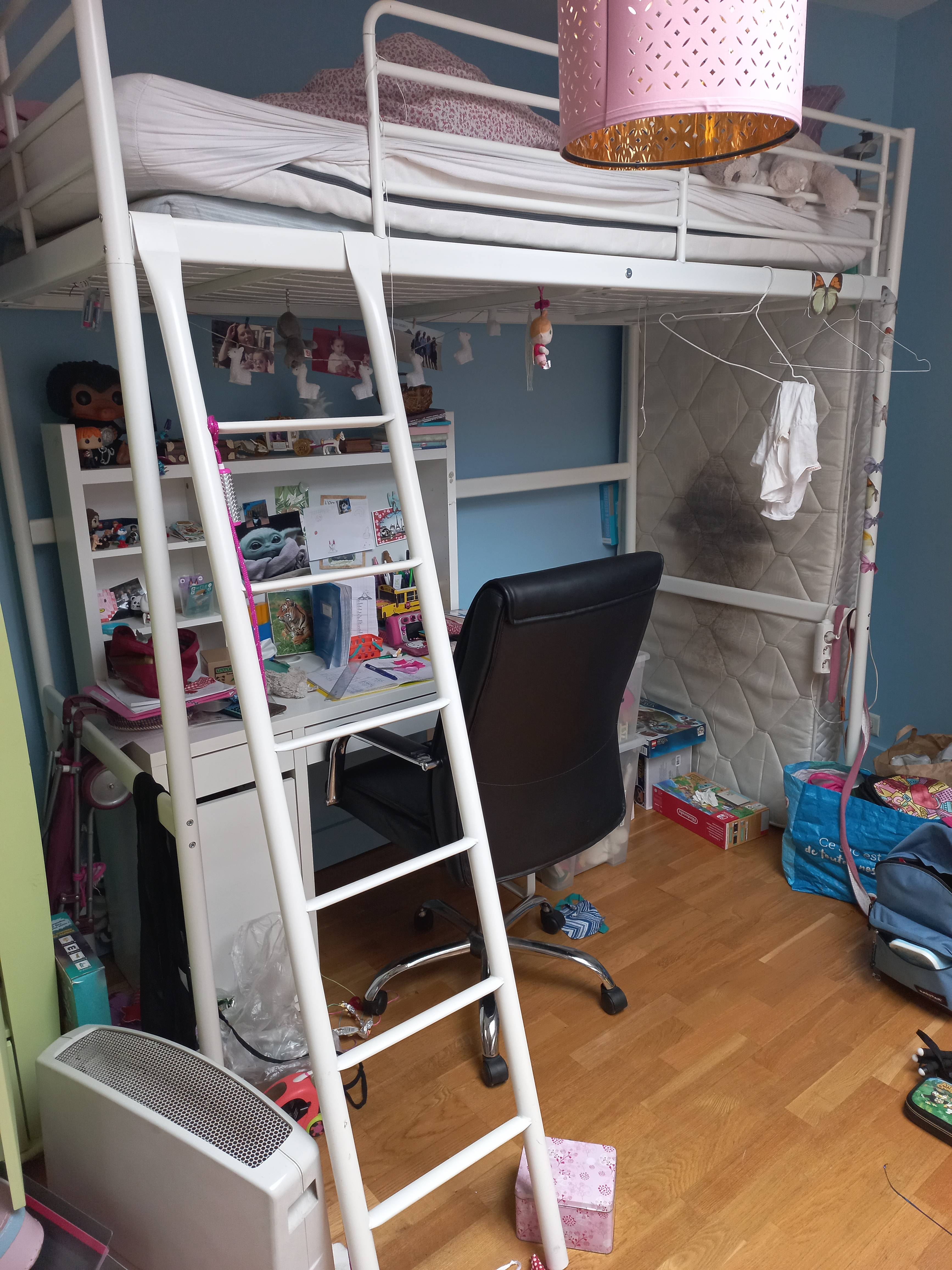 Lit Mezzanine Ikea blanc 1 place avec échelle sur Gens de Confiance