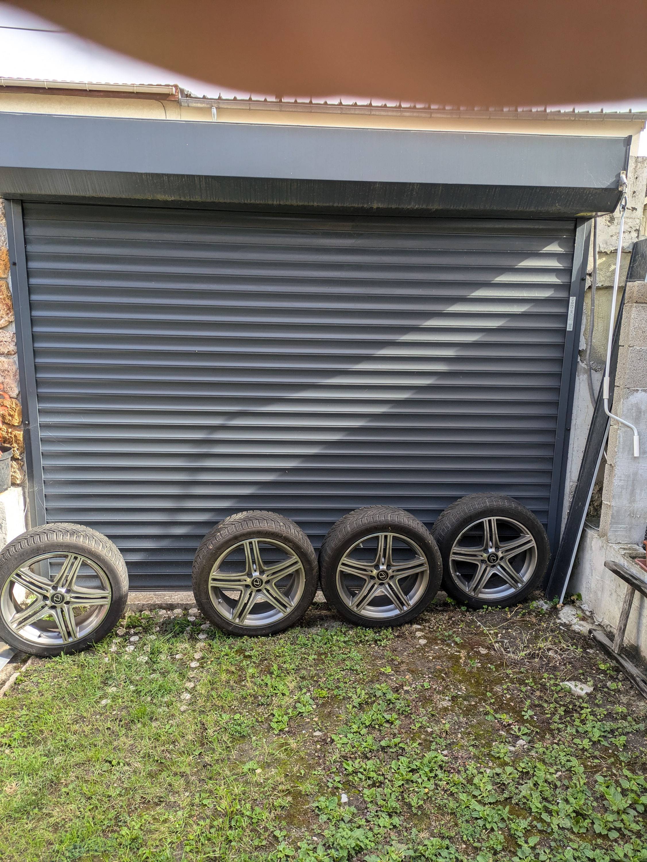 Lot de 4 Pneus Michelin Alpine d’hiver, jantes Lexus 215-45R17 Tubeless