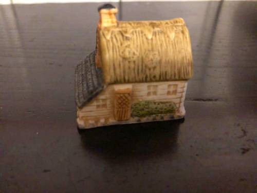 Miniature cottage en biscuit