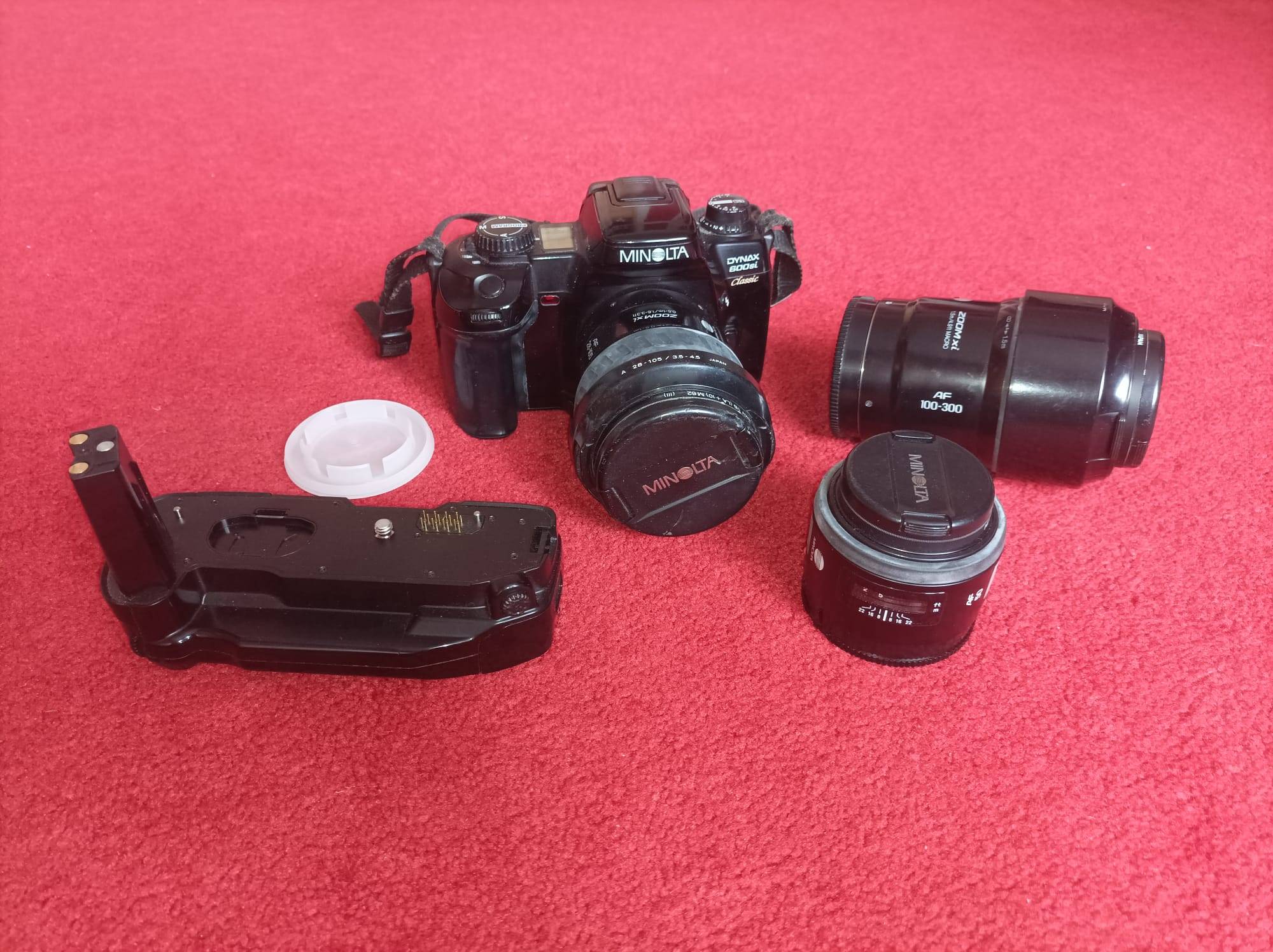 Minolta Dynax 600si classic + 3 objectifs + batterie grip