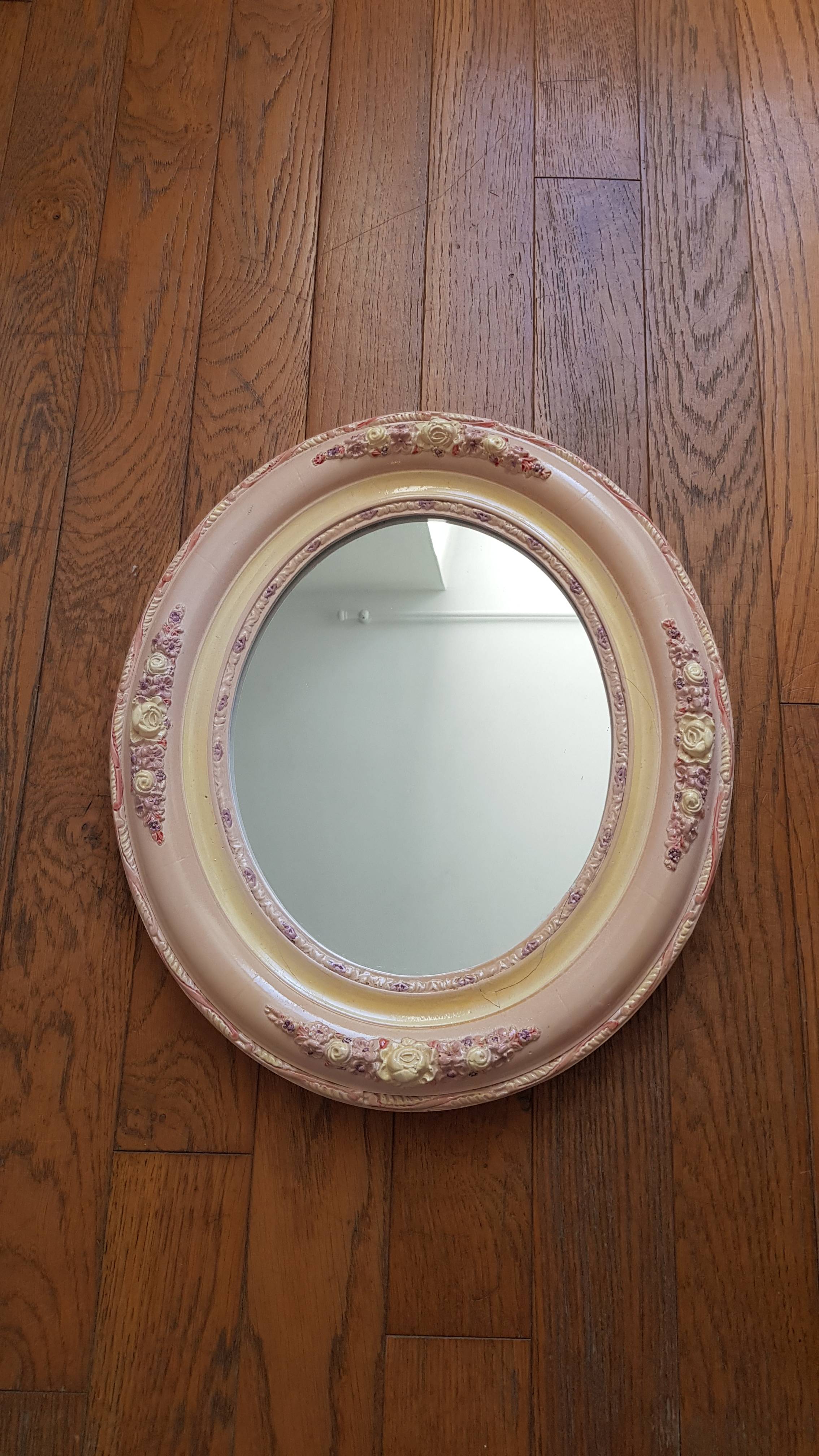 Joli miroir ovale peint