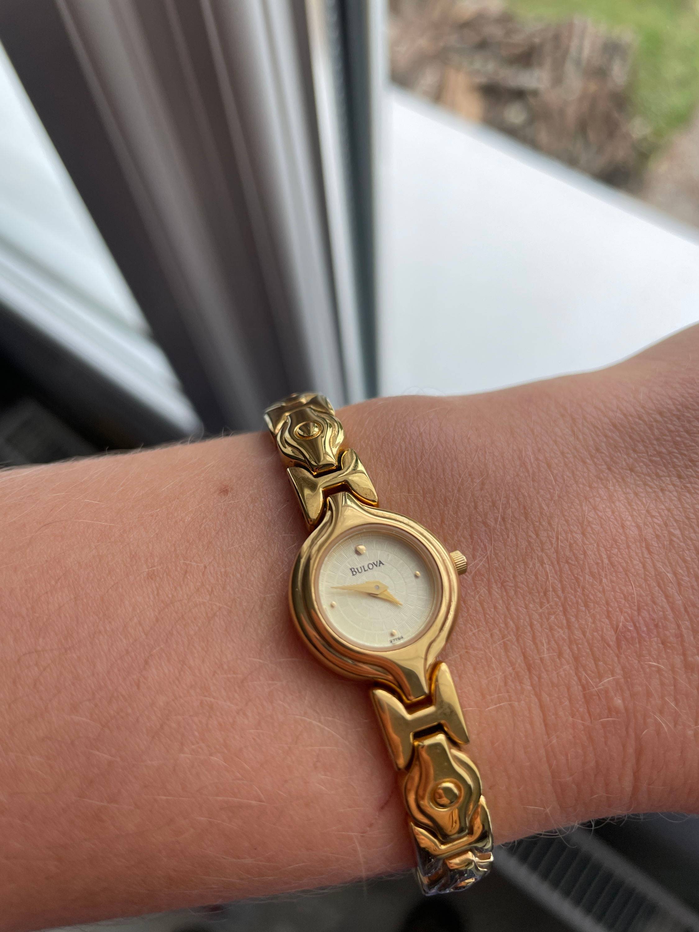 Vends montre femme Bulova neuve plaqué or