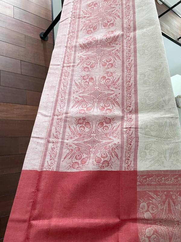 Vends nappe 12 personnes lin rouge et blanc neuve Zina Vasi