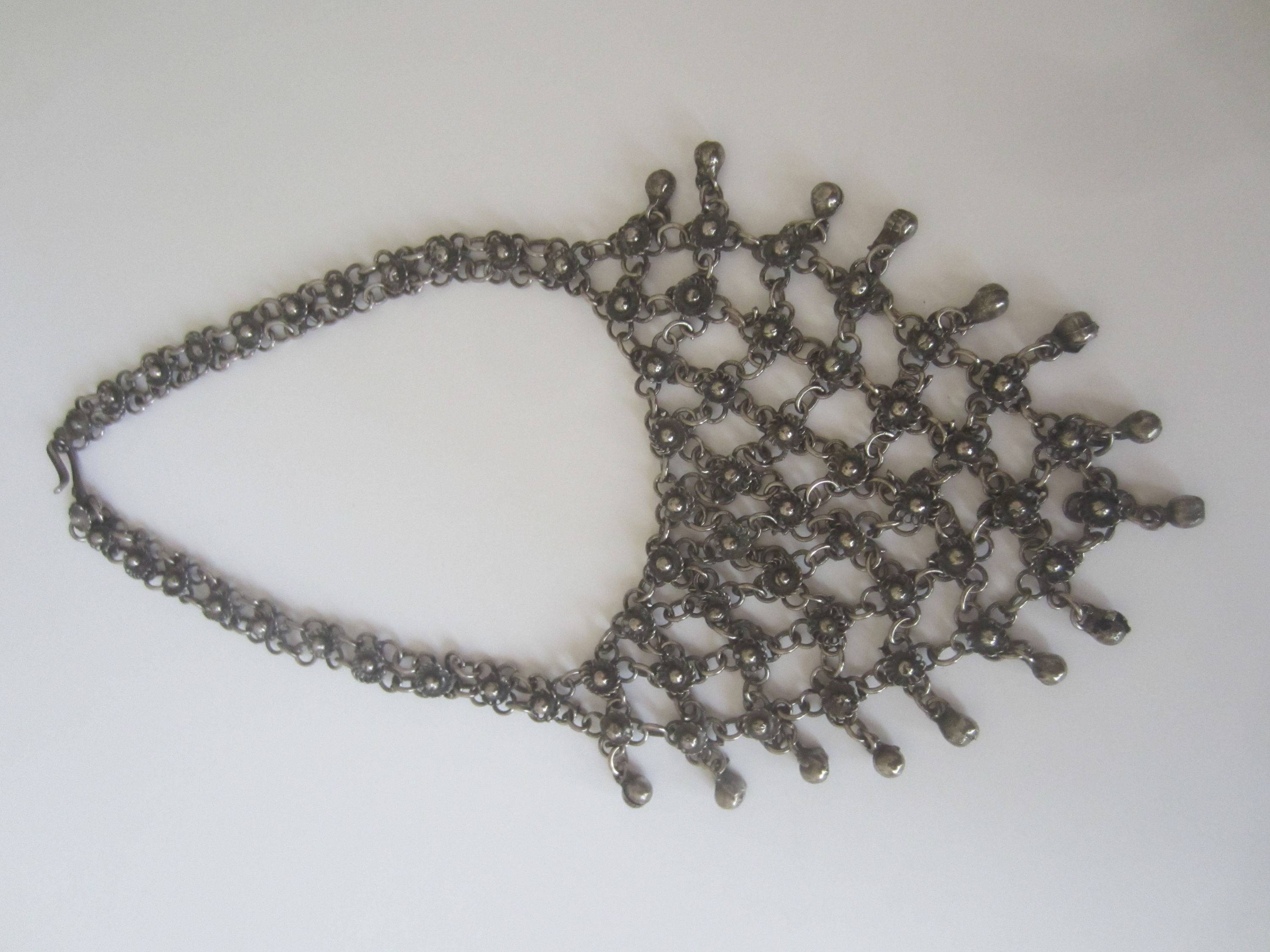 Vends collier ancien allemand en métal
