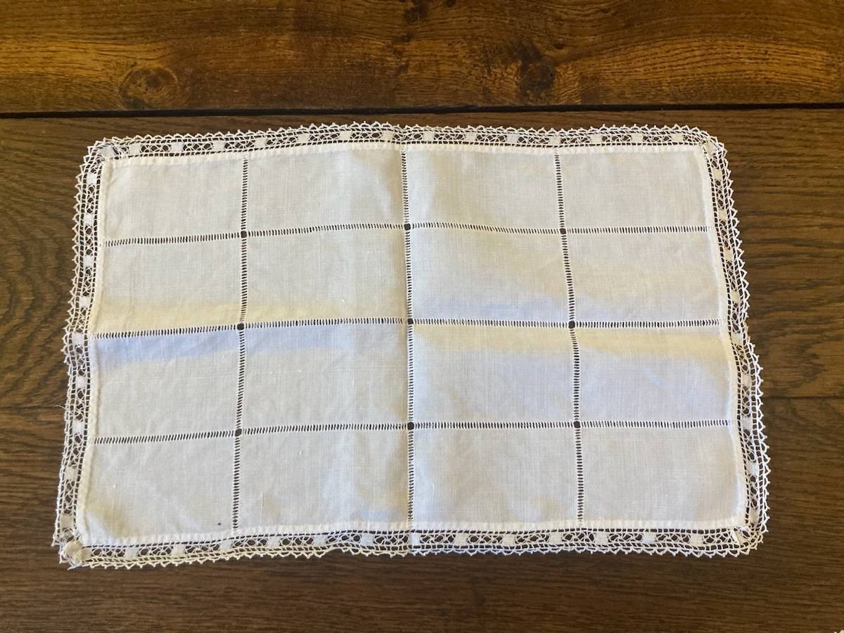 Vends lot de 4 napperons anciens brodés