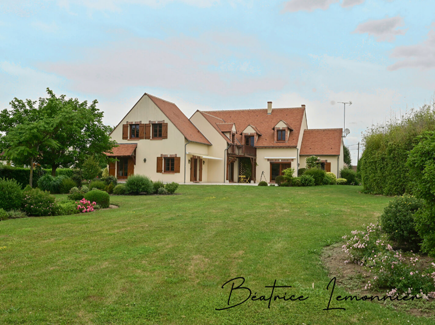 Vends à Nibelle maison de 11 pièces 330m²