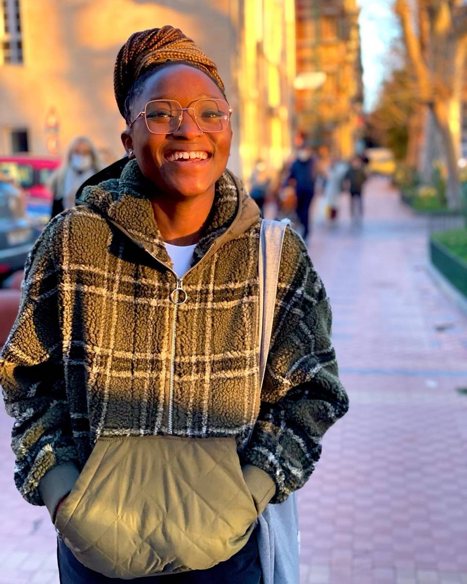 Propose babysitting à temps plein en Île-de-France