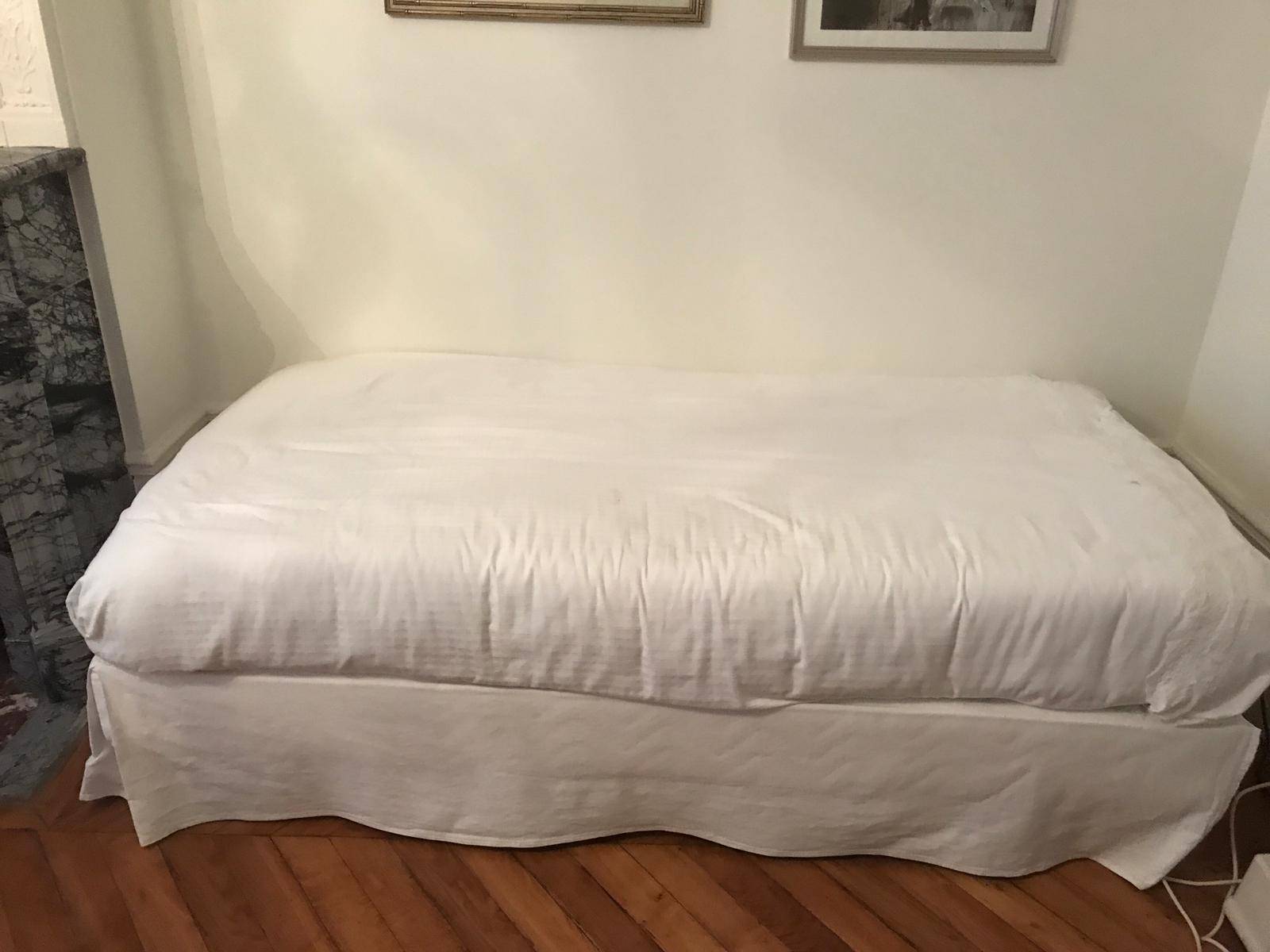 Pillowfort auvent à paillettes dorées filet blanc pour lit double aire