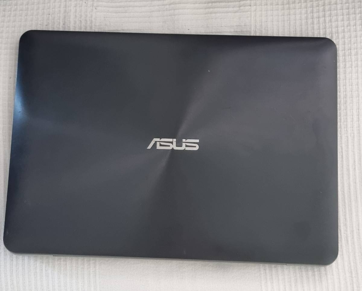Vends ordinateur Asus et sacoche