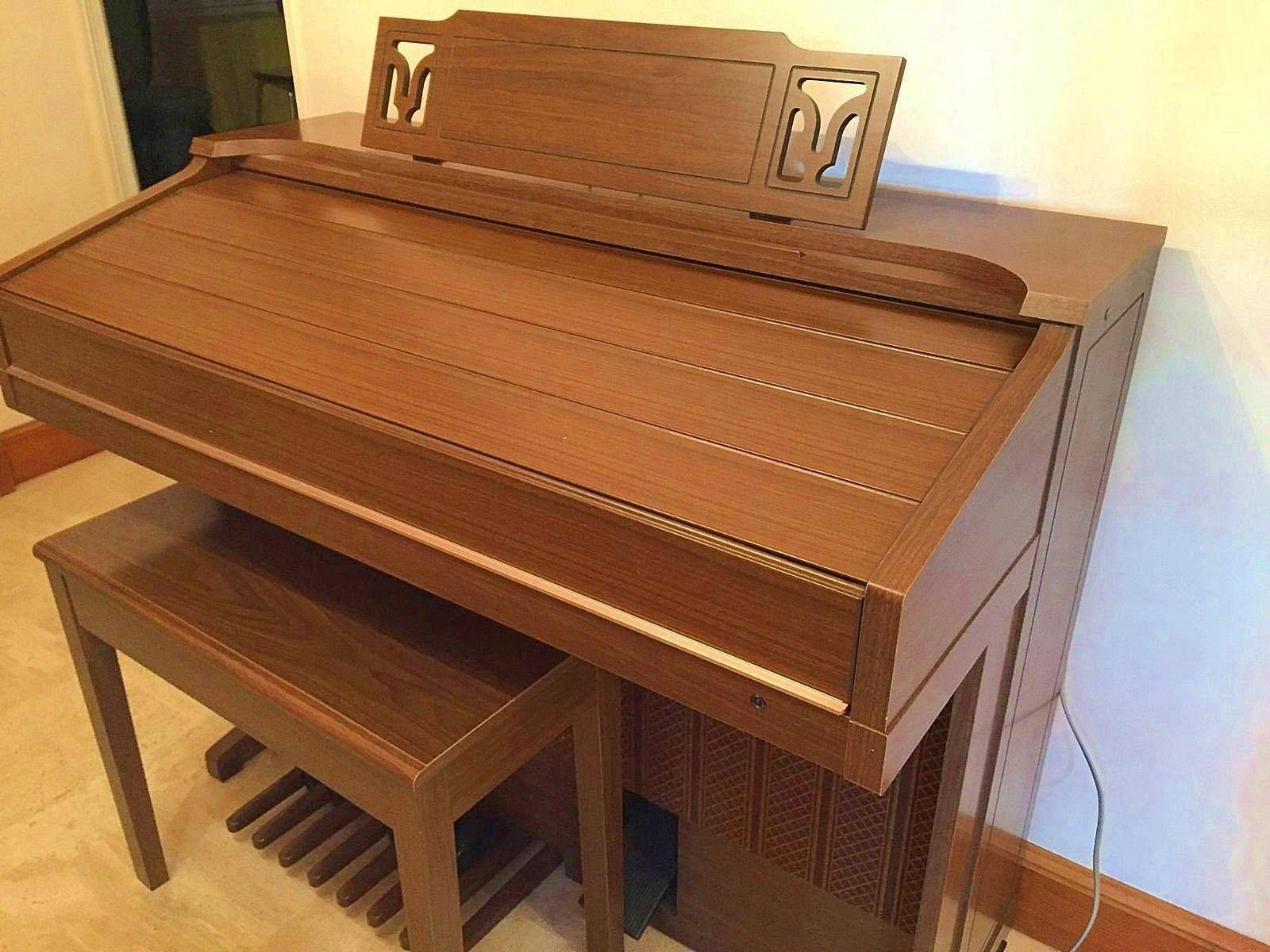 Vends orgue électrique Yamaha, son tabouret et partitions