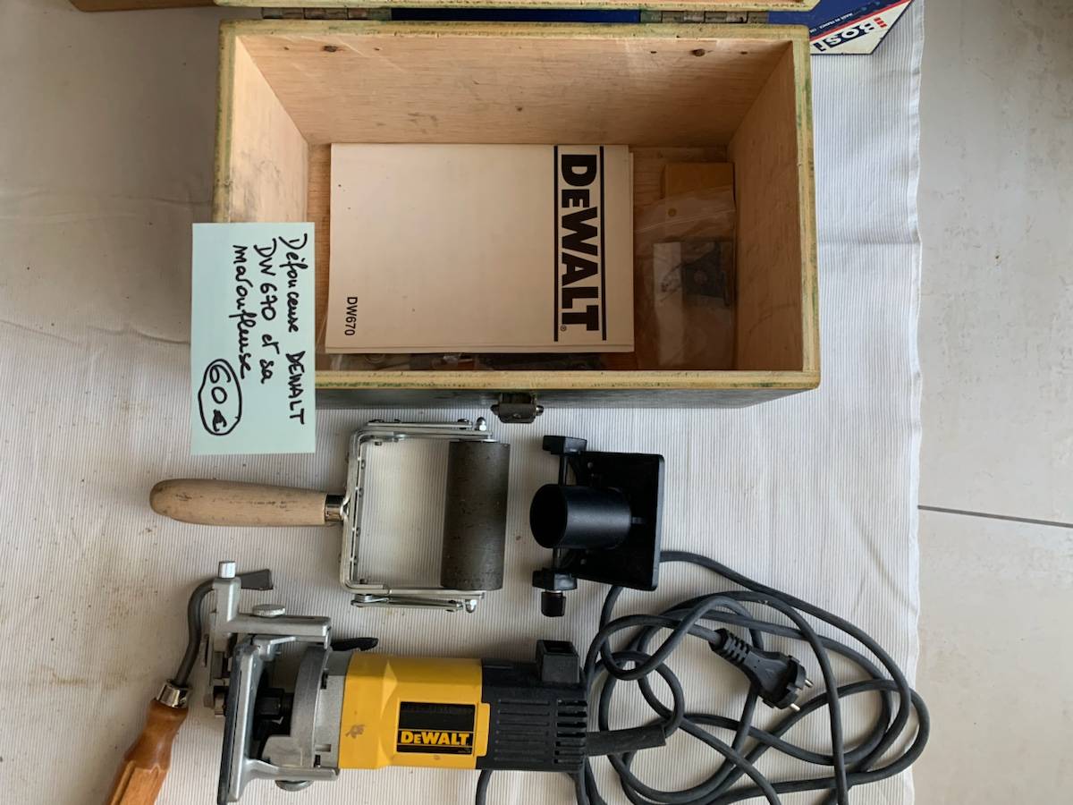 Vends outillage : affleureuse Dewalt