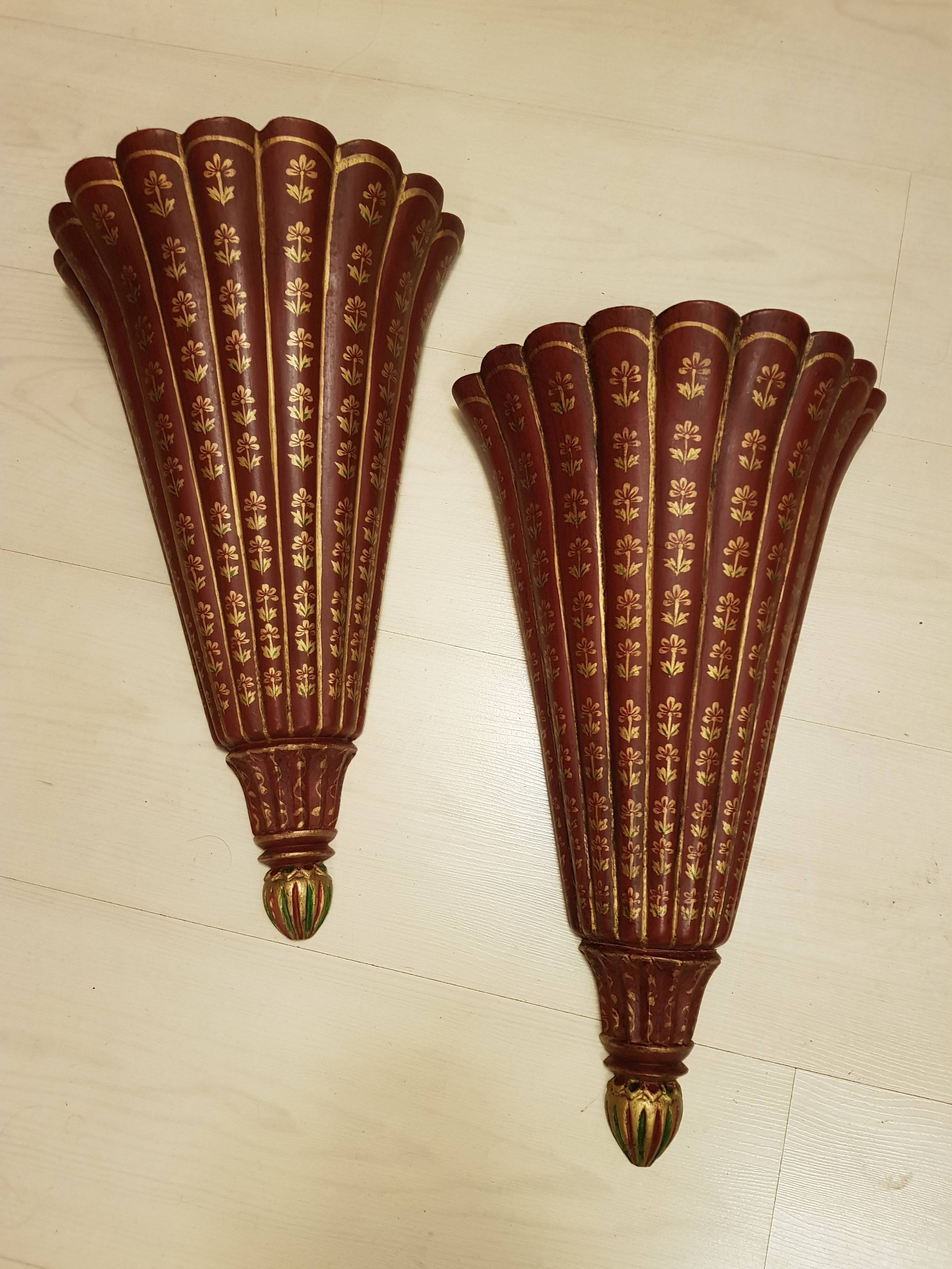 Paire d’appliques en bois