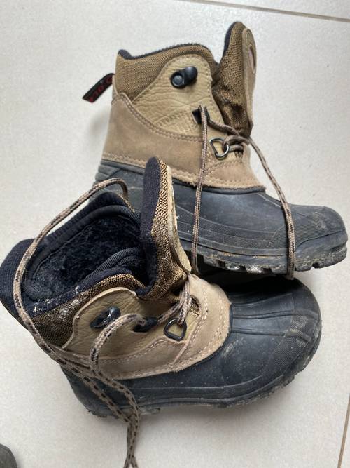 Paire de bottes de montagne enfants