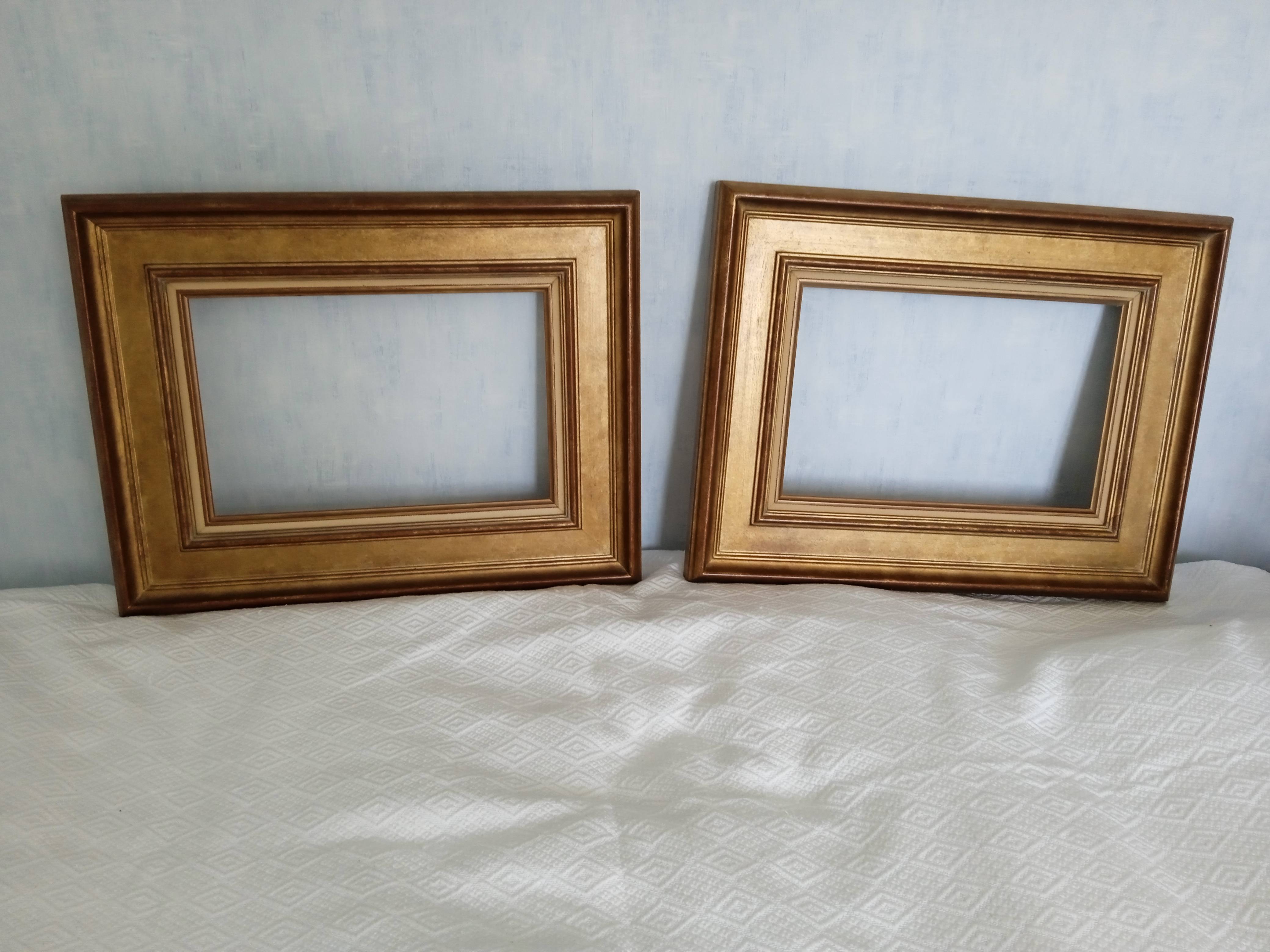 Paire de cadres en bois doré XX°