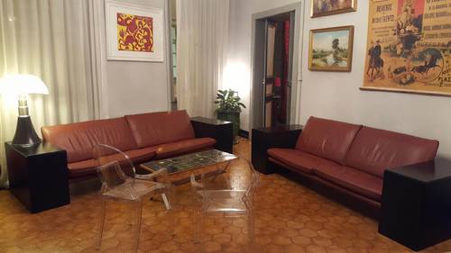 Rare paire de canapés design cuir