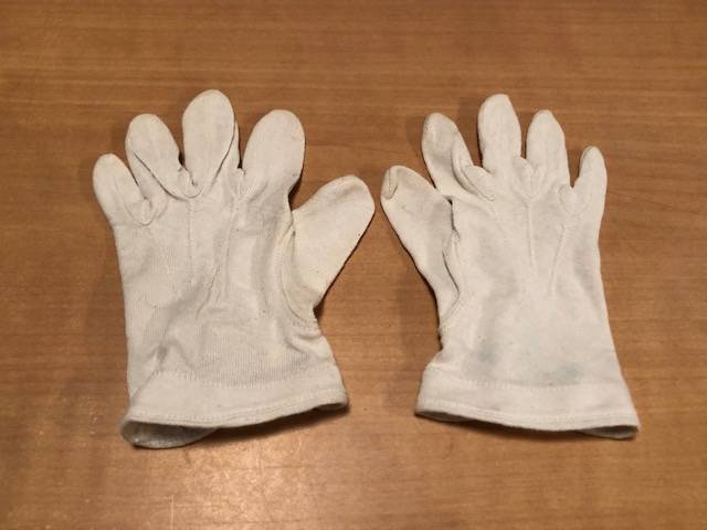 Vends paire de petits gants blancs vintage pour bébé - Taille 9 mois
