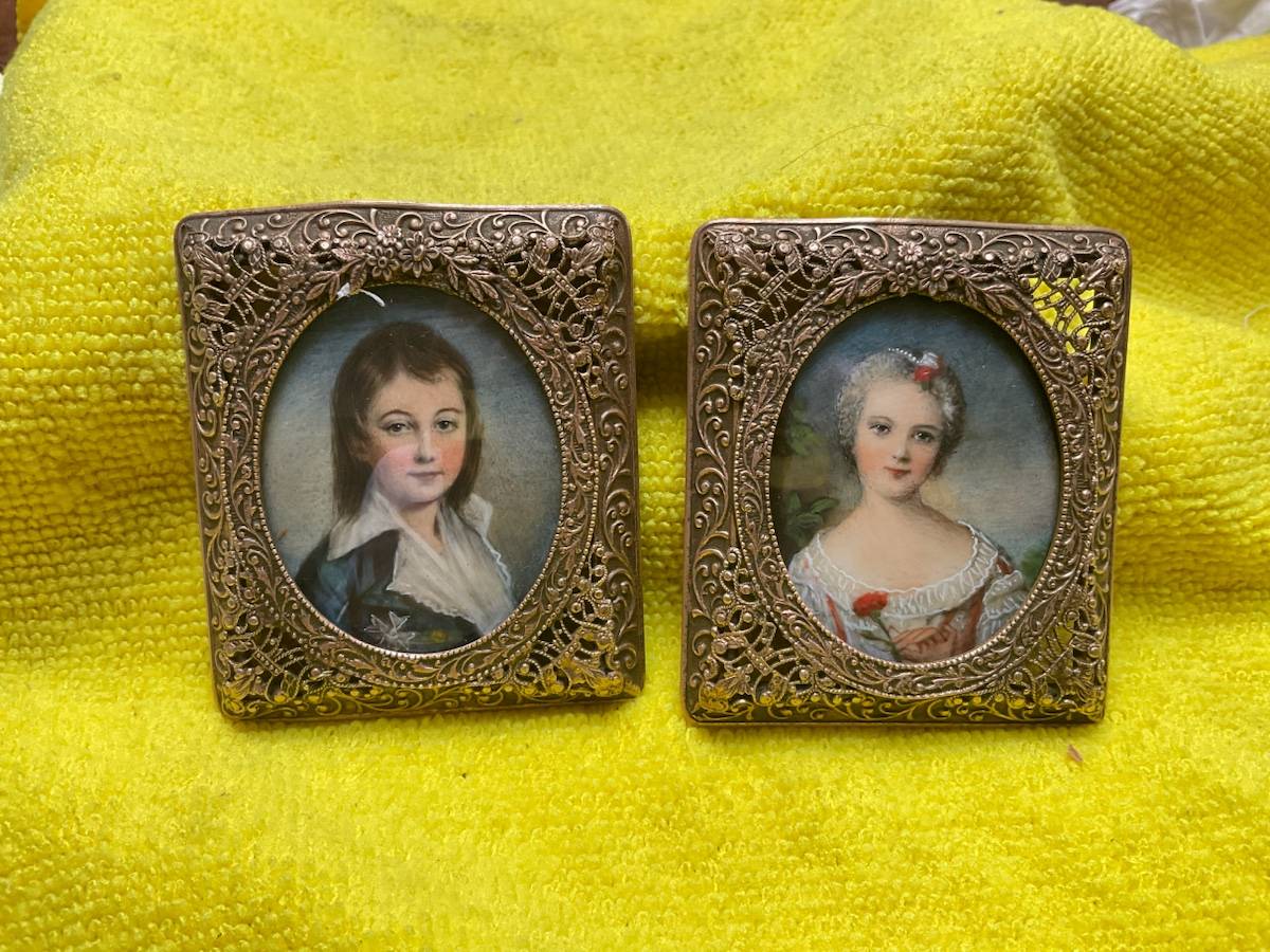 Paire de superbes miniatures, Louis XVII, l’enfant martyr et sa sœur Marie Therese, enfants du Roi Louis XVI
