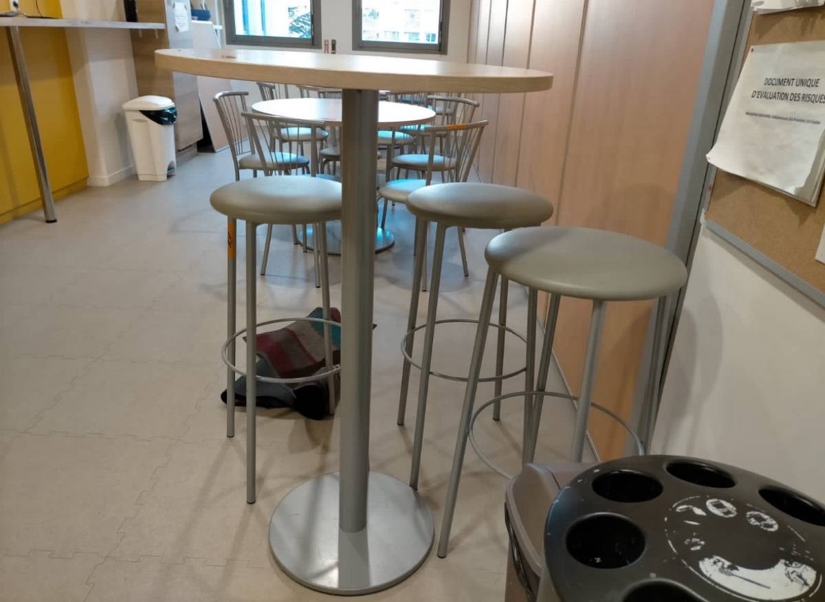 Vends lot de 11 tabourets hauts bar métalliques
