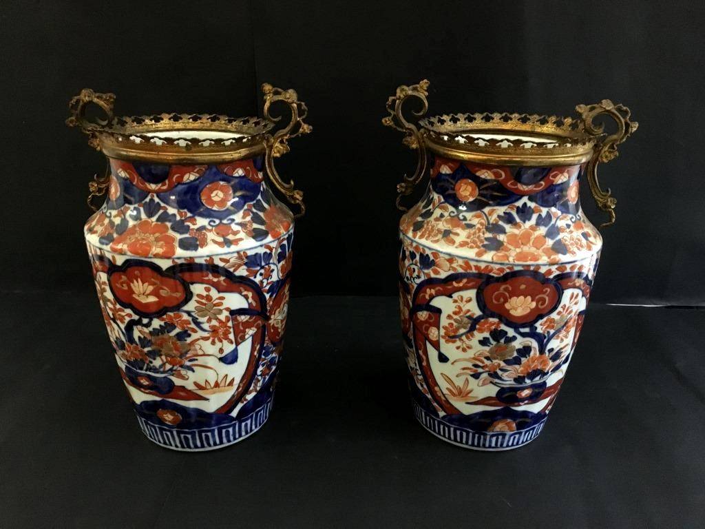 Paire de vases en porcelaine Imari XIXème