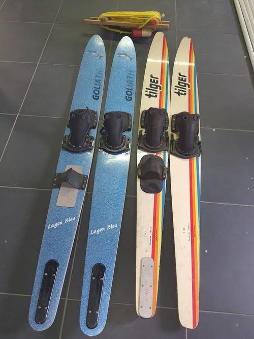 Donne 2 paires de ski nautique