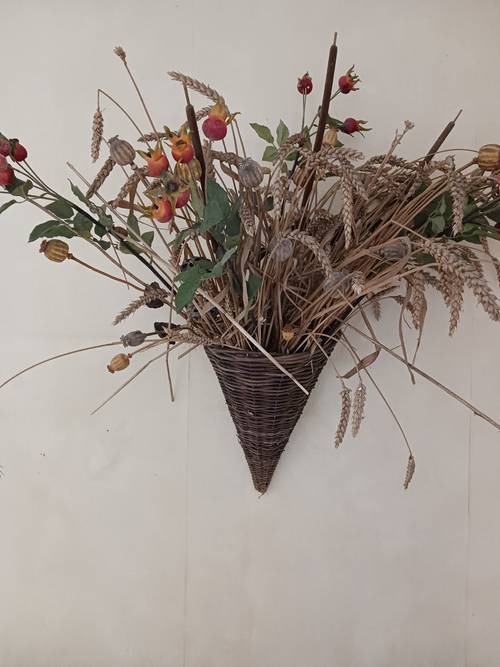 Panier conique en osier à suspendre