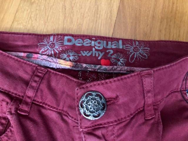 Vends pantalon Desigual bordeaux avec broderies - Taille M