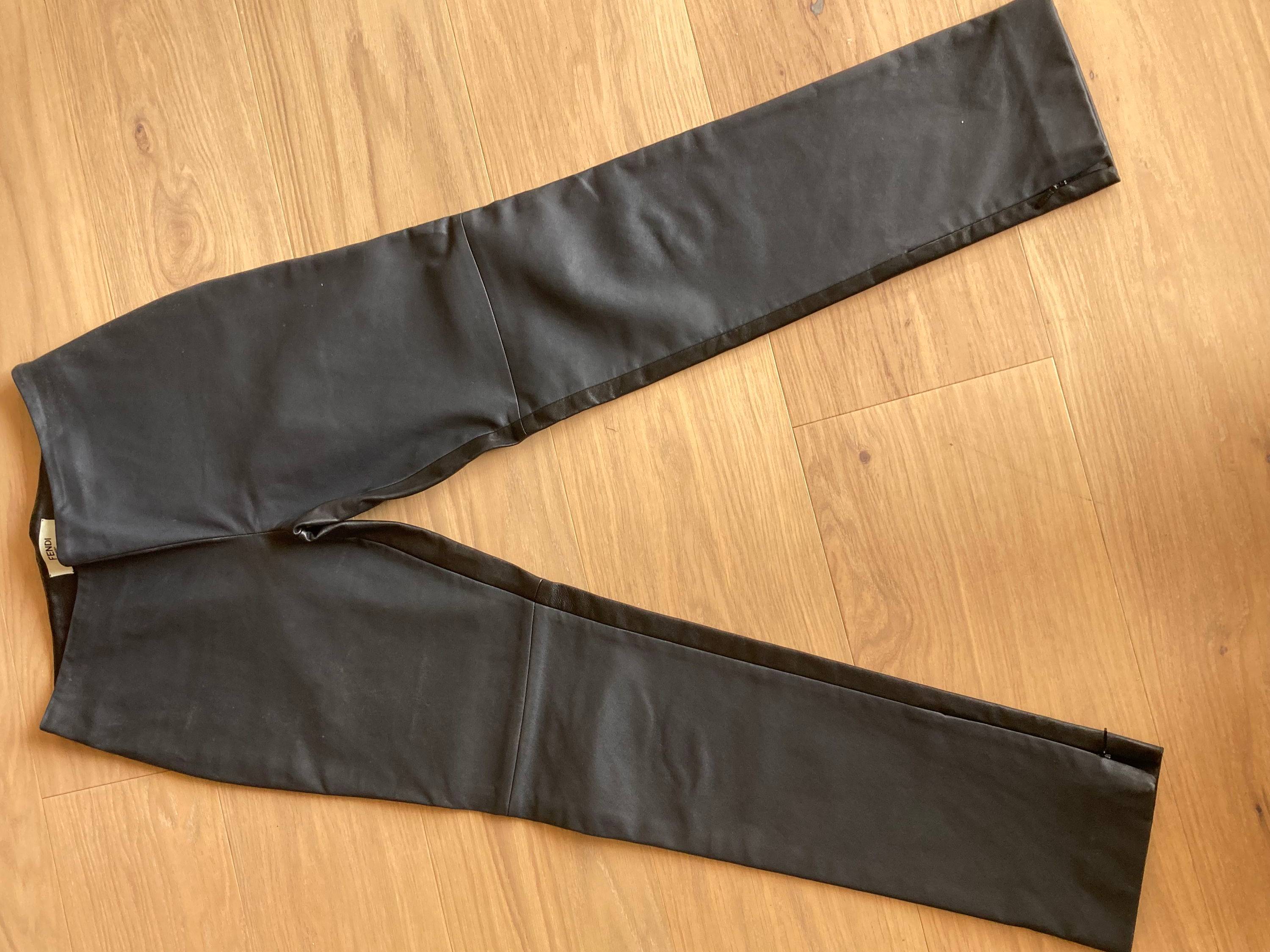 Vends pantalon cuir Fendi - Taille L