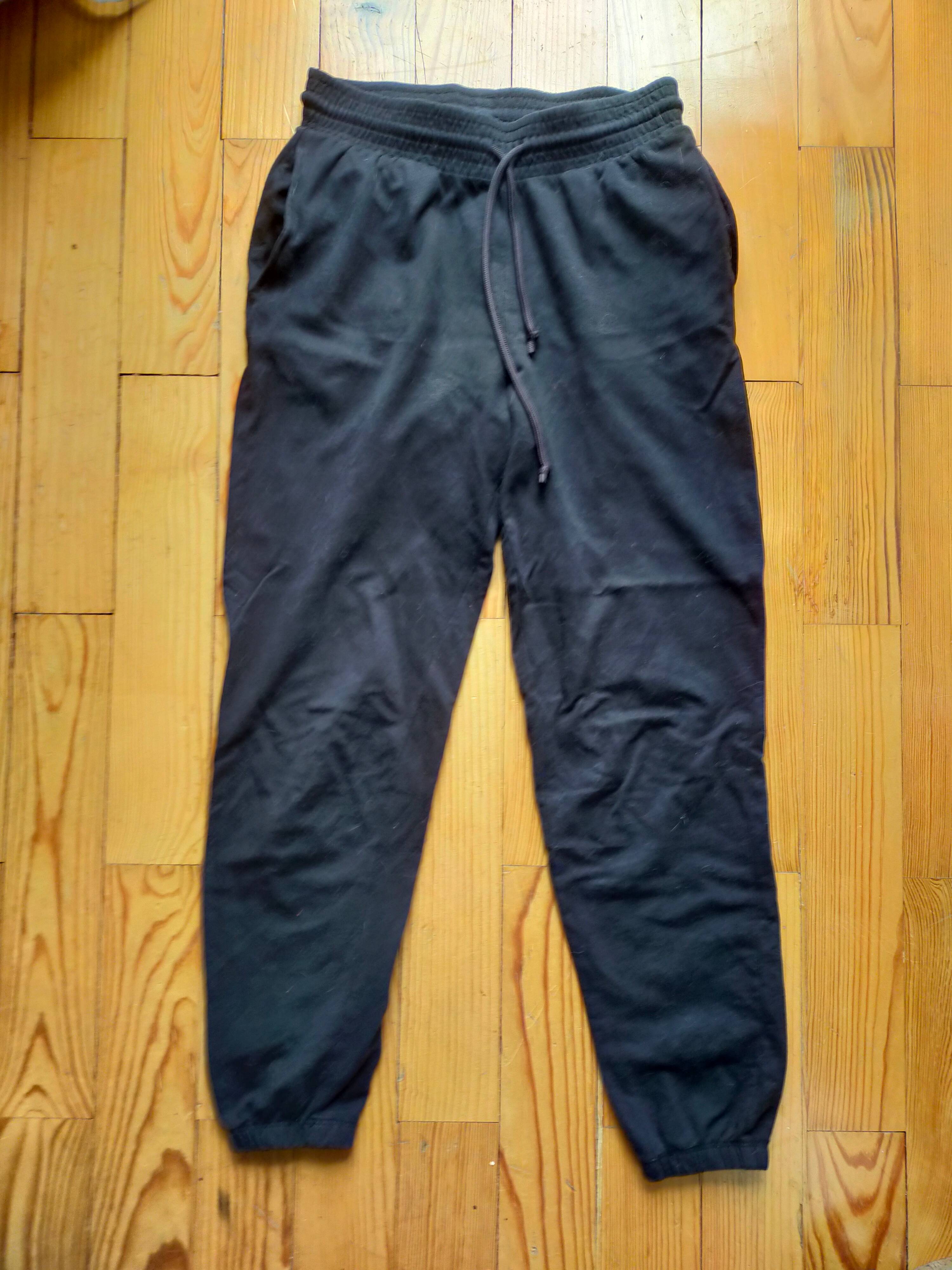 Pantalon de jogging noir jambes 3/4 xs très bon état - Taille XS