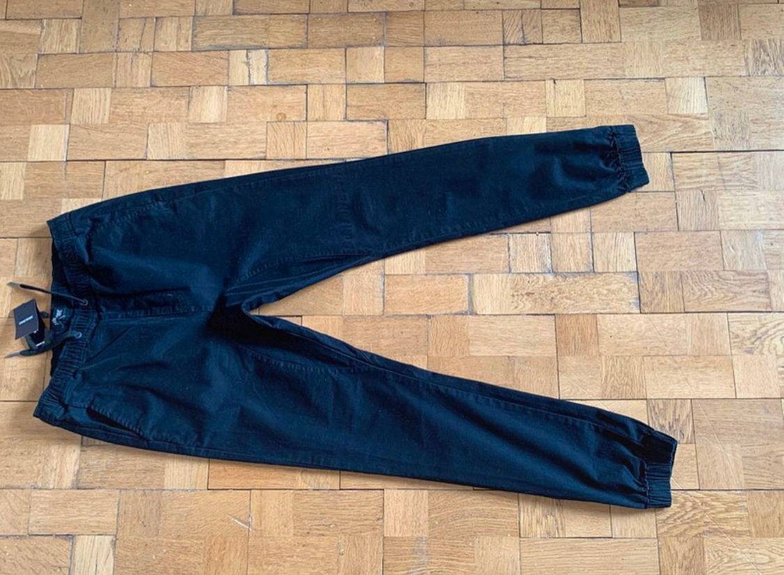 Pantalon resseré à la cheville taille L