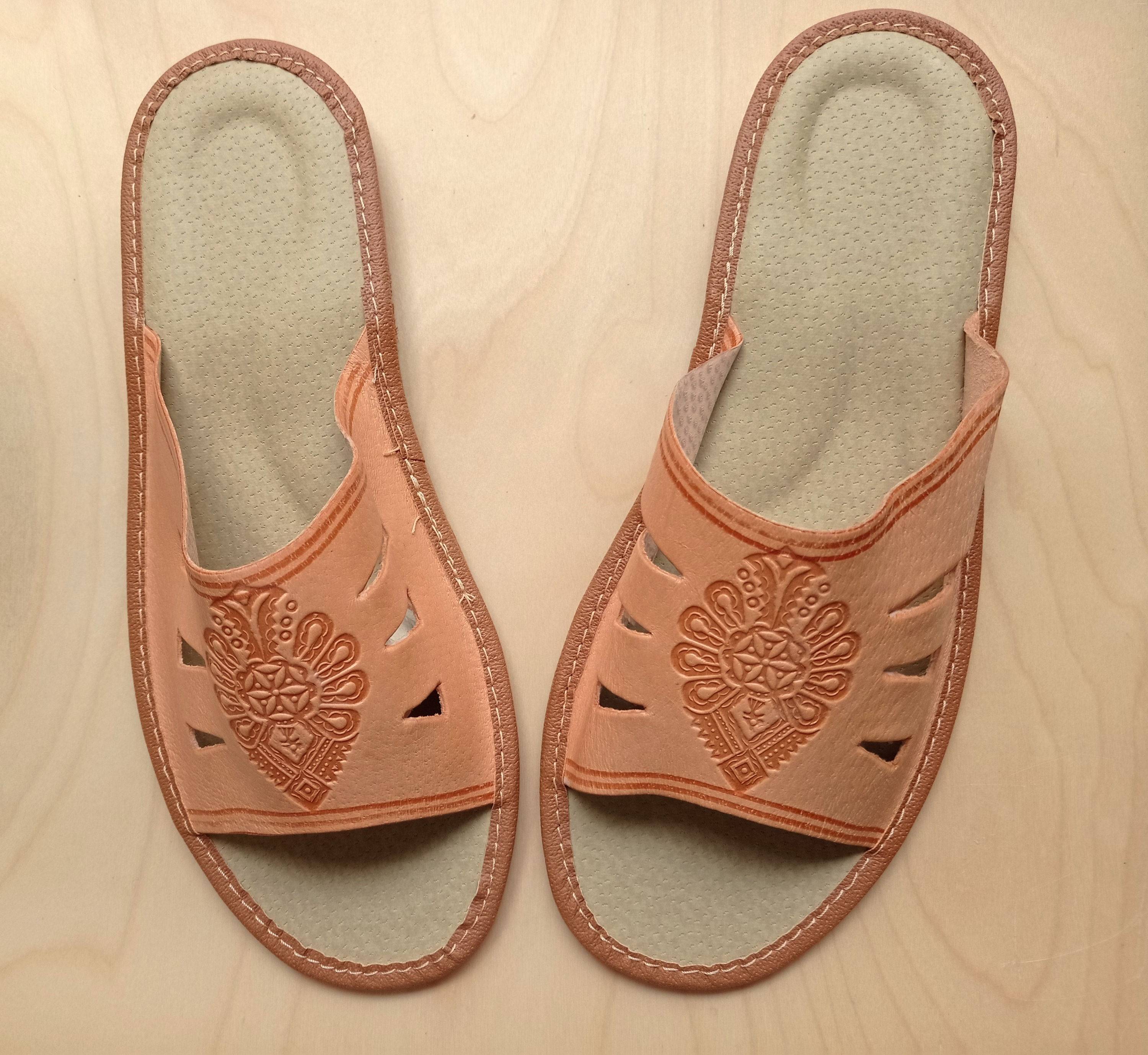 Vends pantoufles neuves en cuir naturel - Pointure 42