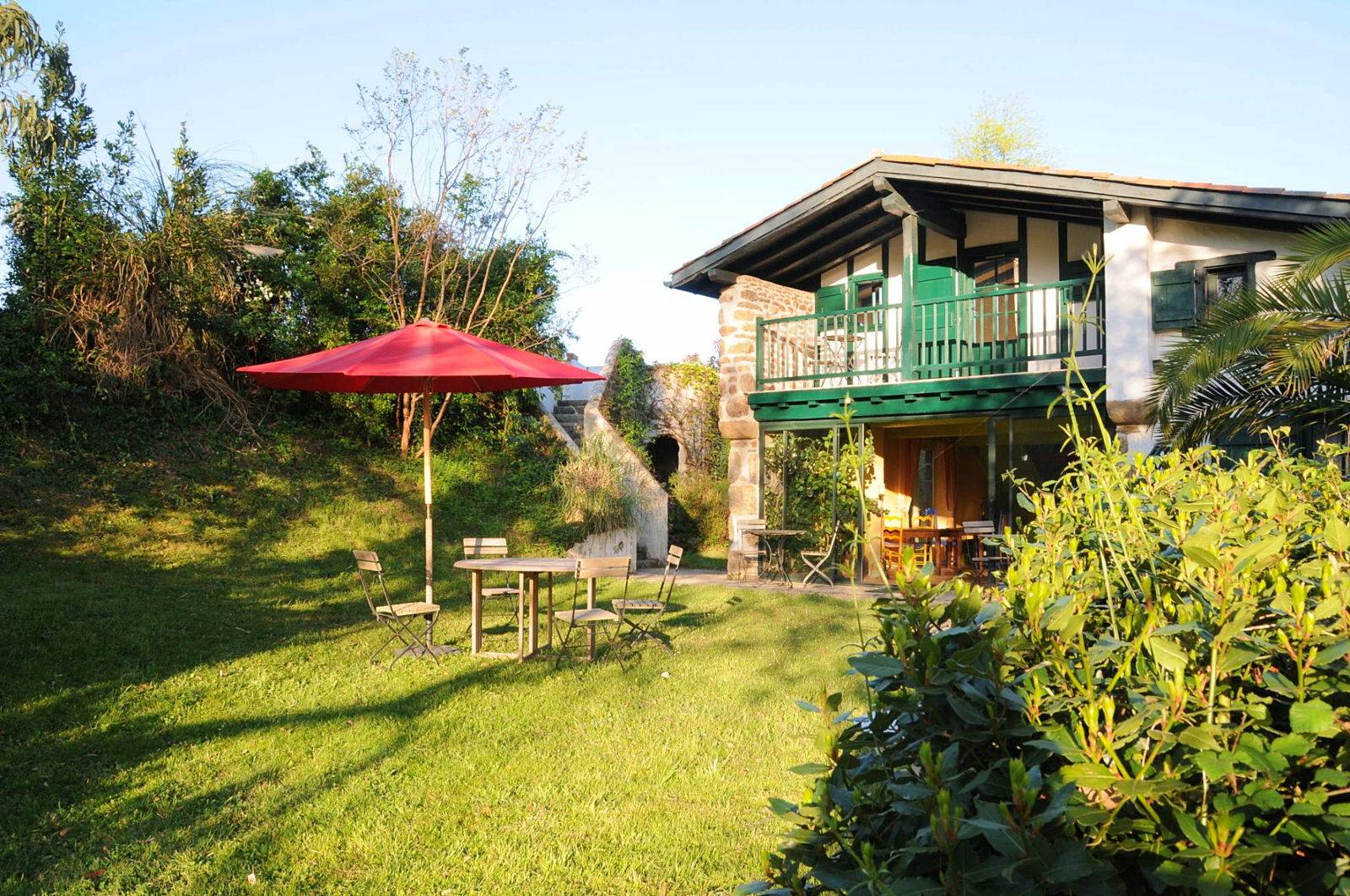 Loue propriété - 12 couchages, 4 chambres - Cambo les Bains (64)
