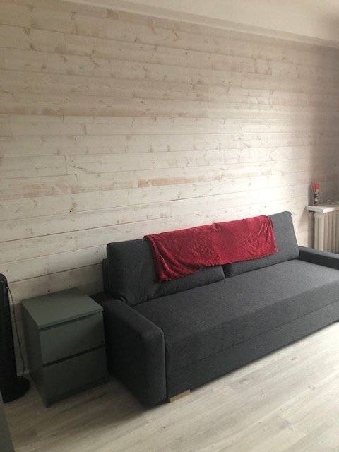 Loue Paris 15ème. Studio refait à neuf et meublé 21m²