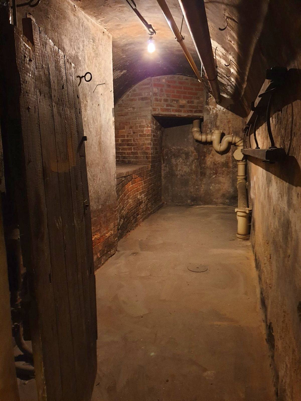 Loue cave Paris 8ème boulevard Malesherbes